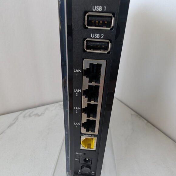 NETGEAR N900 Wireless Dual Band Gigabit Router, Model; R4500 - Picture 4 of 8